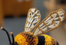Realistic Mini Bee