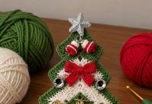 Crochet Christmas Tree Wall Hanging Tutorial: A Festive Layered Tree with Bows and Bells