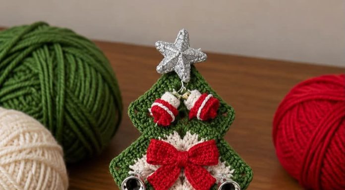 Crochet Christmas Tree Wall Hanging Tutorial: A Festive Layered Tree with Bows and Bells